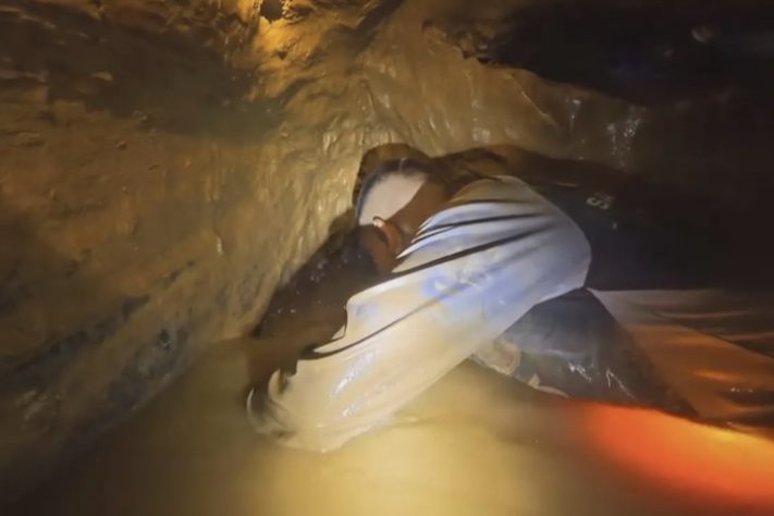 Grupo fica preso em caverna no Laos – Reprodução/Chakkit Taengtang