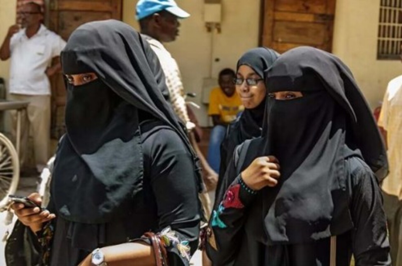 Essas roupas continuam sendo tema de discussão global, ligando religião, cultura, política e direitos humanos. Entender cada uma delas ajuda a compreender a complexidade das sociedades muçulmanas e seus desafios contemporâneos.