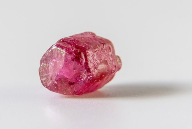 ‘Extremamente raro’: rubi de mais de 11 mil quilates é encontrado em tradicional região mineradora de Myanmar