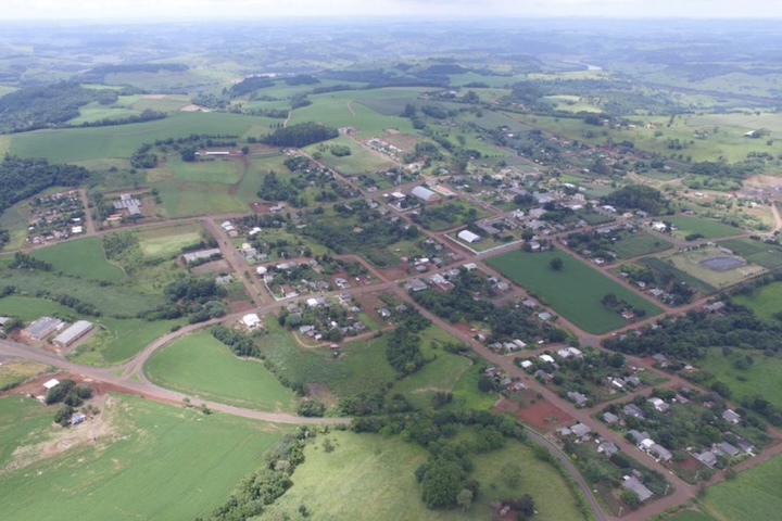 Já São Jorge d’Oeste, que atualmente tem em torno de 9,5 mil habitantes, contará com cerca de R$ 5,3 milhões destinados à aquisição de caminhões, motoniveladora, escavadeira, pá carregadeira e outros equipamentos voltados ao atendimento das comunidades rurais.