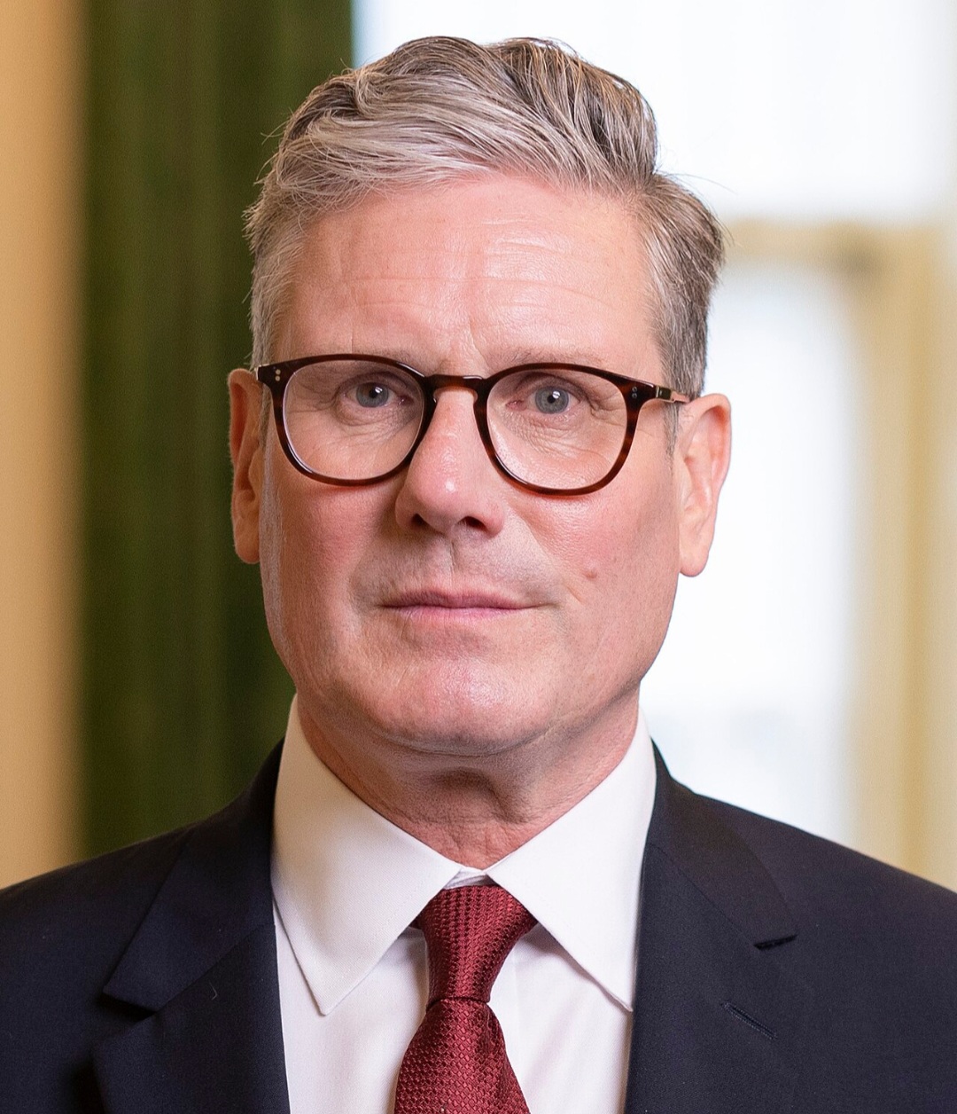 ?A localização da peça, próxima à residência do primeiro-ministro Keir Starmer
, intensifica sua carga política e exige uma resposta oficial rápida. Especialistas apontam que a permanência depende agora de laudos técnicos sobre a segurança da base e o fluxo de pedestres na região.