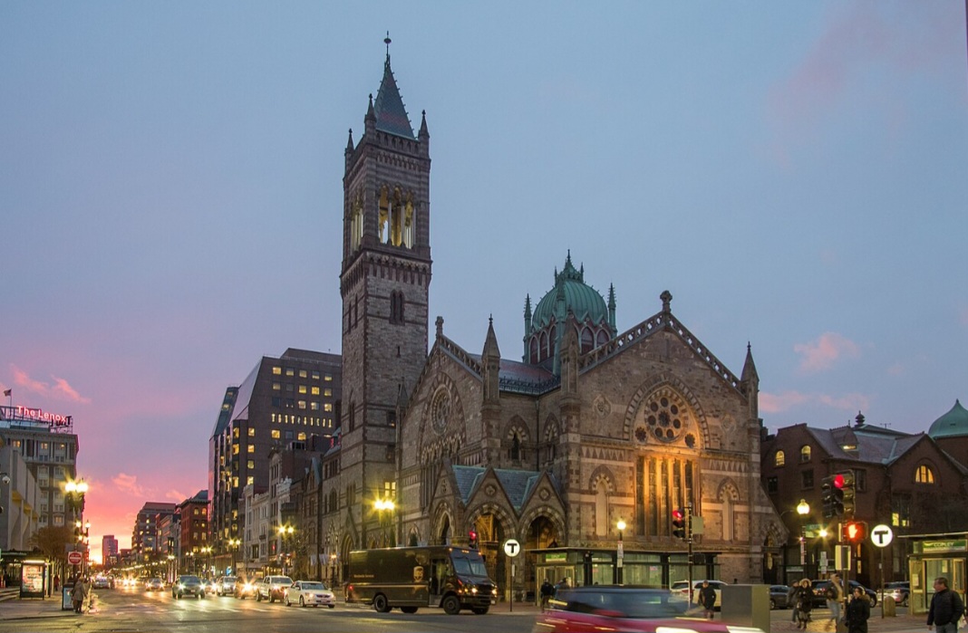 Casada, Freida vive na cidade de Boston, no estado de Massachussets, com o marido, que é engenheiro, os filhos adolescentes e uma gata chamada Ivy. Apesar do reconhecimento mundial, ela mantém a vida privada longe dos holofotes, revelando poucos detalhes sobre sua rotina doméstica e escolhas pessoais. em meio a um cotidiano multifacetado e inspirador.
