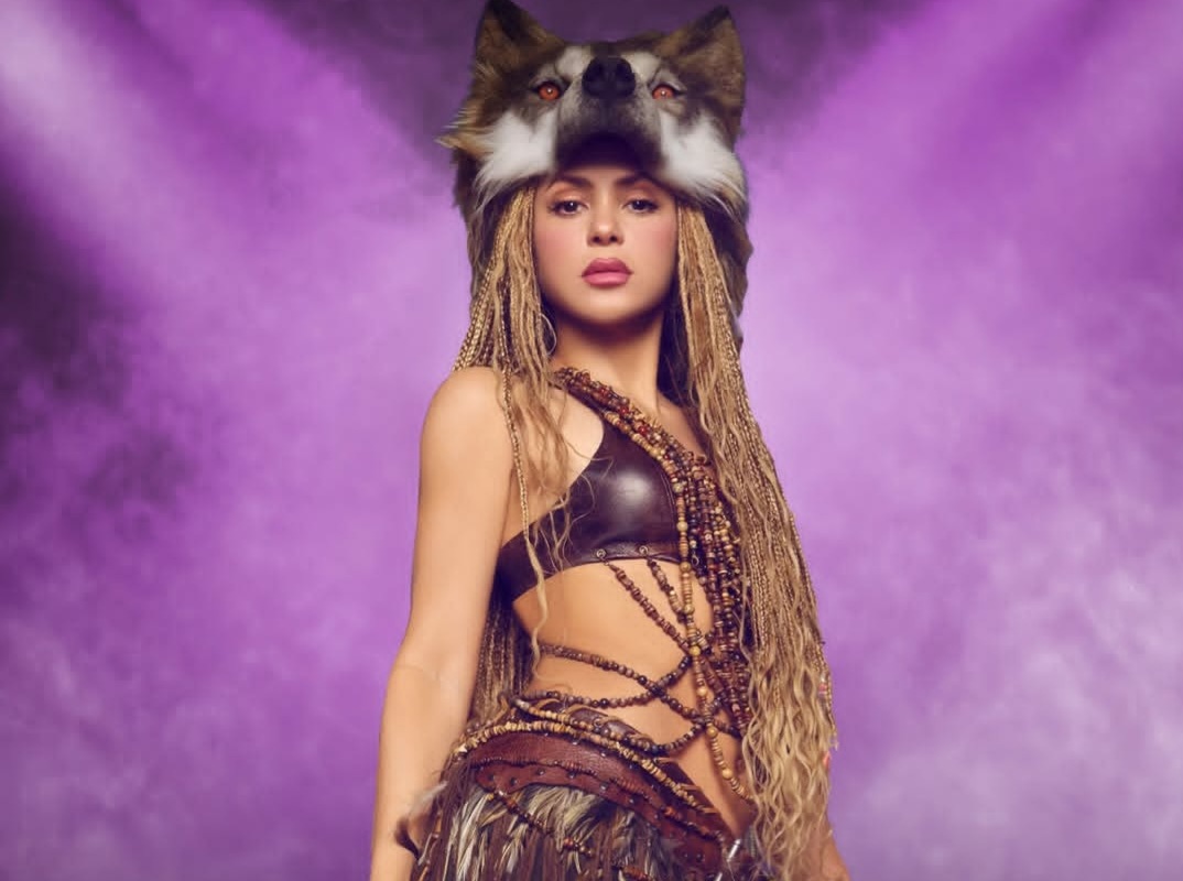 A associação surgiu em 2009 com a música She Wolf, que ajudou a consolidar essa identidade artística. Na canção e em suas performances, a cantora explora uma figura independente, intensa e segura, características que reforçam o simbolismo da loba em sua carreira. 