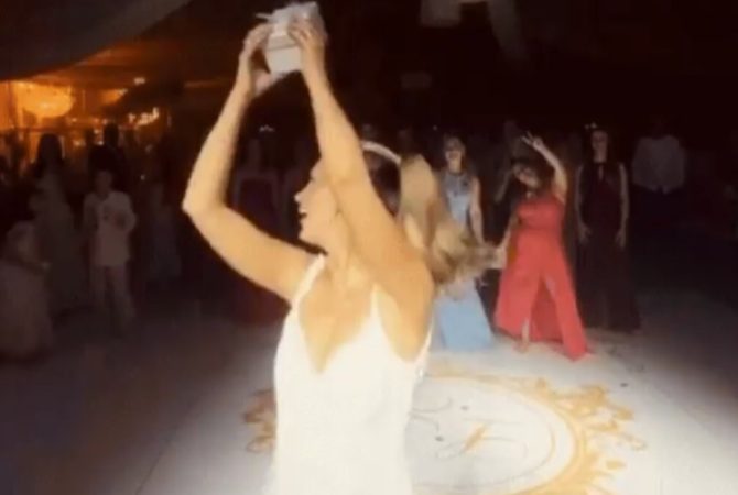 Noiva viraliza ao trocar buquê por canetas emagrecedoras em casamento surpreendente