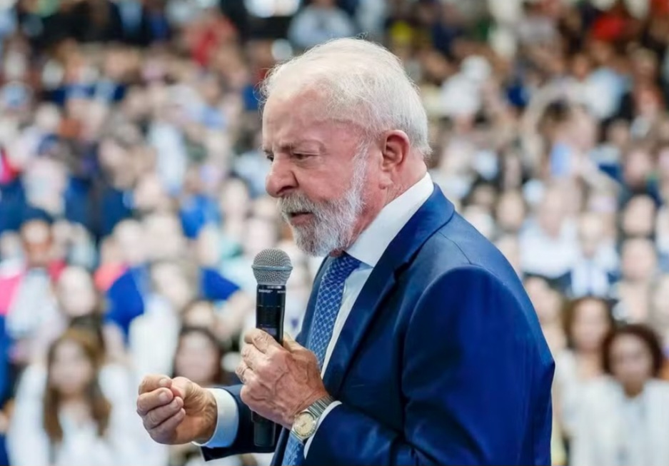 A chamada “taxa das blusinhas” deixou de valer após decisão anunciada pelo presidente Luiz Inácio Lula da Silva. A medida atingia compras internacionais de até US$ 50 feitas em plataformas estrangeiras e previa cobrança de 20% de imposto de importação. A taxação foi criada em 2024 dentro do programa Remessa Conforme, aprovado pelo Congresso Nacional. A proposta gerou forte debate no país, dividindo consumidores, governo e indústria brasileira. Agora, após quase dois anos de vigência e críticas c -  (crédito: Ricardo Stuckert / Presidência da República )