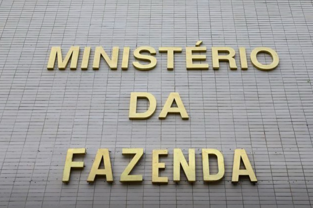 O secretário-executivo do Ministério da Fazenda, Rogério Ceron, confirmou que a cobrança será encerrada por meio de Medida Provisória. O governo, porém, pretende manter o programa Remessa Conforme em funcionamento.