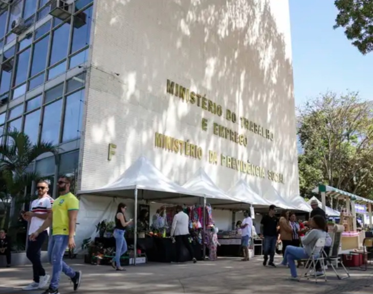 Segundo o Ministério do Trabalho, os valores serão processados antes da liberação. Por isso, o saldo poderá desaparecer temporariamente do aplicativo do FGTS antes da data oficial de consulta dos recursos.