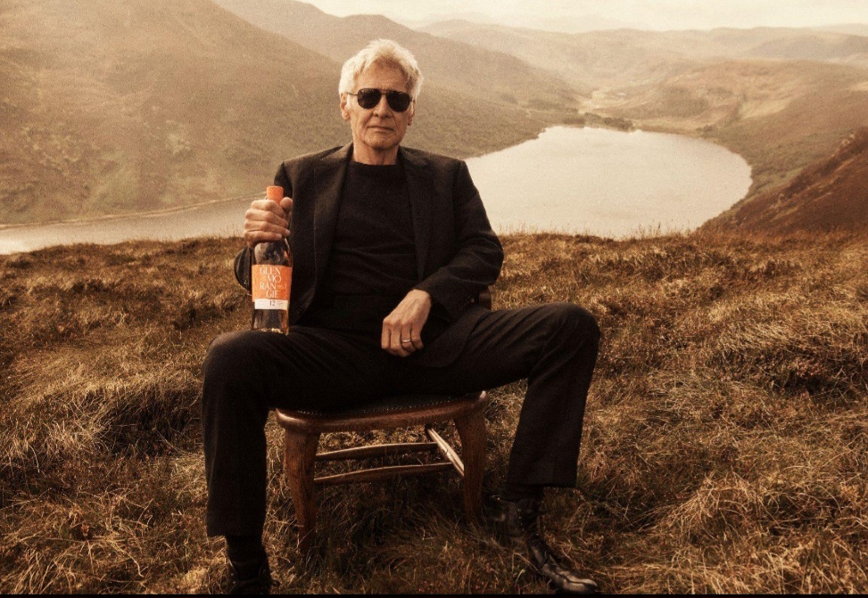 Segundo a divulgação da empresa, Harrison Ford participou do desenvolvimento da bebida ao lado do mestre destilador Bill Lumsden. O ator teria experimentado diferentes versões do whisky até chegar ao perfil de sabor considerado ideal para a edição especial da Glenmorangie.