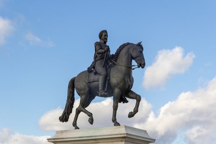 Estátua de Henrique IV na Pont Neuf, a ponte mais antiga de Paris – Photograph by Mike Peel/Creative Commons 