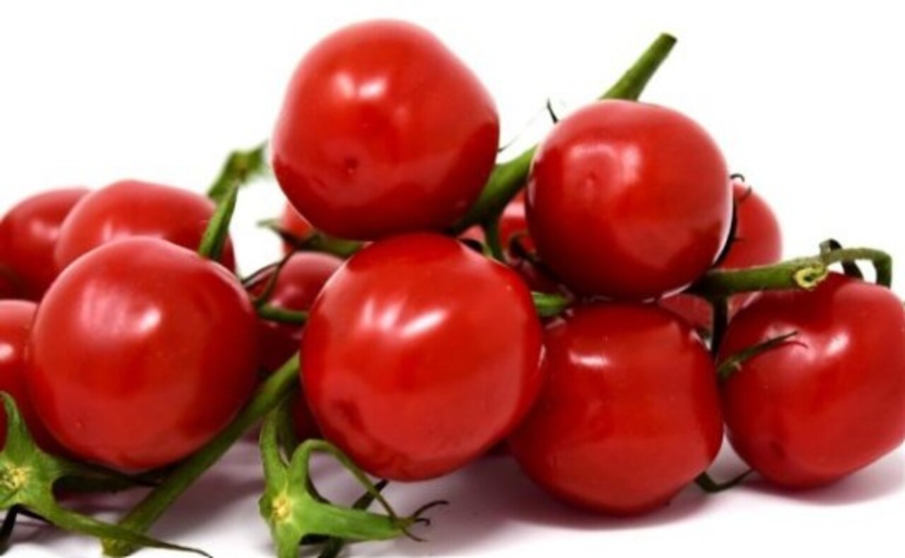 O tomate é um ingrediente bastante comum na alimentação. Presente em saladas, molhos e diversos pratos, destaca-se pelo sabor e pelos nutrientes, como o licopeno e vitaminas com ação antioxidante. -  (crédito: Pixabay)