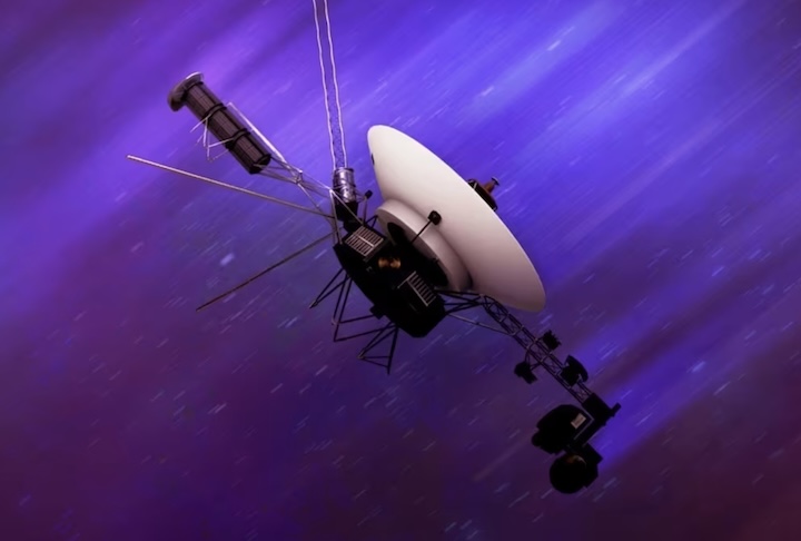 Com o desligamento do LECP, a Voyager 1 irá operar por cerca de mais um ano com apenas dois instrumentos ativos, que medem ondas de plasma e campos magnéticos. Lançadas em 1977, as duas sondas ultrapassaram há décadas sua expectativa inicial de funcionamento, que era de apenas cinco anos. Para manter as espaçonaves ativas, os engenheiros precisam desligar gradualmente instrumentos e aquecedores, já que os geradores nucleares perdem potência a cada ano.