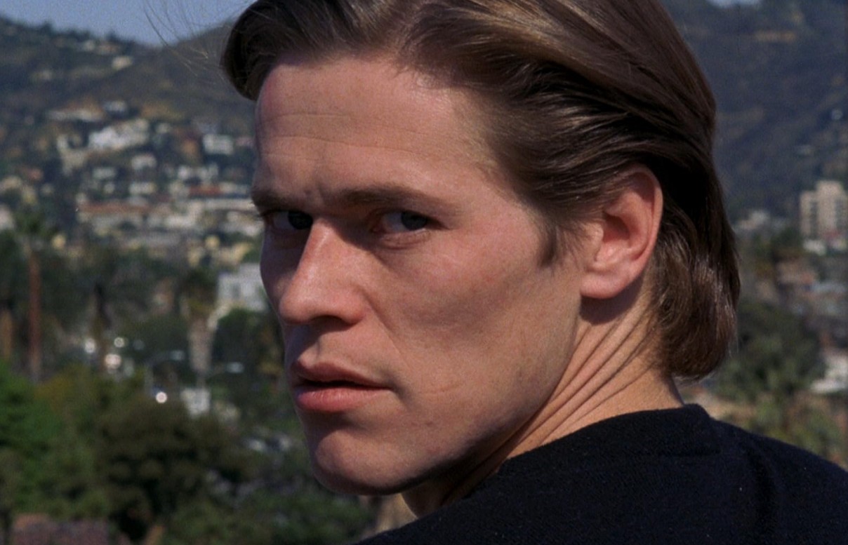 Dafoe fez sua estreia no cinema com um pequeno papel não creditado no faroeste “Portal do Paraíso”, em 1980, e apareceu em vários outros filmes no início da década de 1980. Nesse período, em 1985, um dos papéis em que mais se destacou foi em “Viver e Morrer em Los Angeles”.

