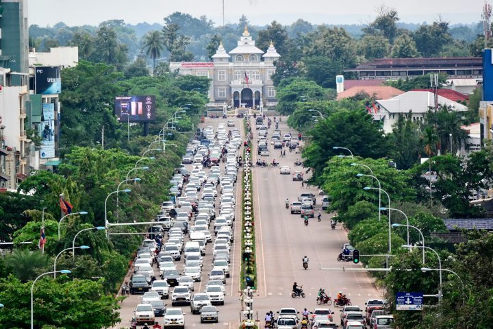 A capital, Vientiane, concentra os principais centros administrativos e econômicos, mas grande parte do país preserva um estilo de vida rural marcado pela agricultura e pelas tradições budistas. O país possui uma população formada por dezenas de grupos étnicos, cada um com costumes, idiomas e práticas culturais próprias.