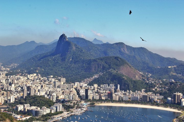 Mesmo com os desafios ambientais, a Enseada de Botafogo continua como um dos cartões-postais mais famosos do Rio de Janeiro e um dos cenários mais emblemáticos da capital fluminense, reunindo natureza, história e intensa vida urbana, palco frequente de grandes shows gratuitos, manifestações artísticas e feiras gastronômicas. 

