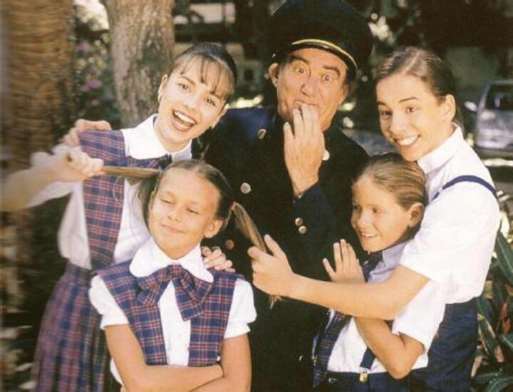 Tizuka alcançou enorme popularidade comercial ao dirigir filmes como “Lua de Cristal”. Lançado em 1990, ele tornou-se um fenômeno de bilheteria e um dos maiores sucessos do cinema brasileiro daquela década. Outro grande sucesso popular veio em 1997 com “O Noviço Rebelde”, estrelado por Renato Aragão. O filme, uma paródia de “A Noviça Rebelde” (1965), consolidou ainda mais a capacidade da diretora de circular entre o cinema autoral e produções de apelo massivo, algo relativamente raro entre cinea