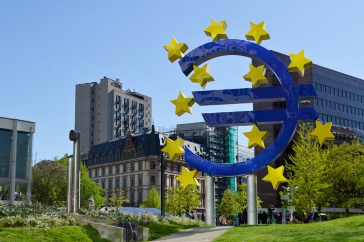 União Europeia - Farah Almazouni/Unsplash