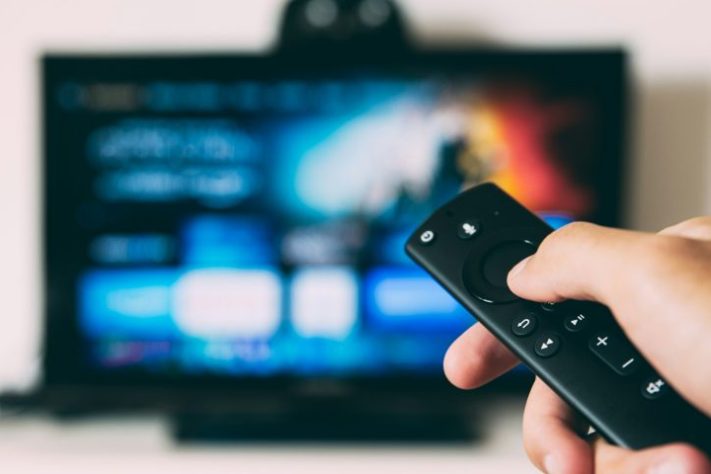 Aparelho de TV - Unsplash/Glenn Carstens-Peters