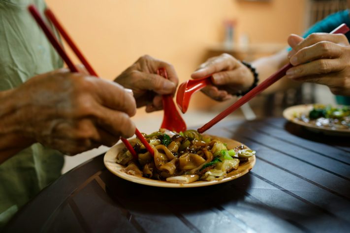 Gastronomia em George Town, Penang (Malásia) - Kelvin Zyteng/Unsplash