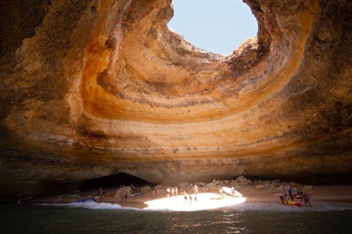 Caverna de Benagil, Algarve, Portugal - Pexels/Jo Kassis