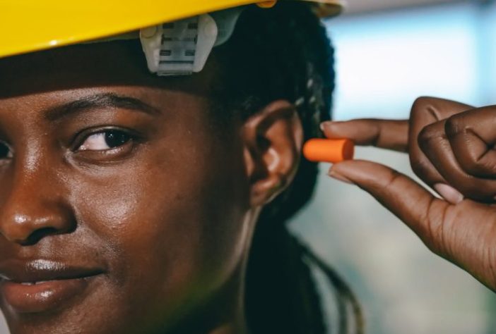 Protetores auriculares/tampões de ouvido - Pexels/Kindel Media