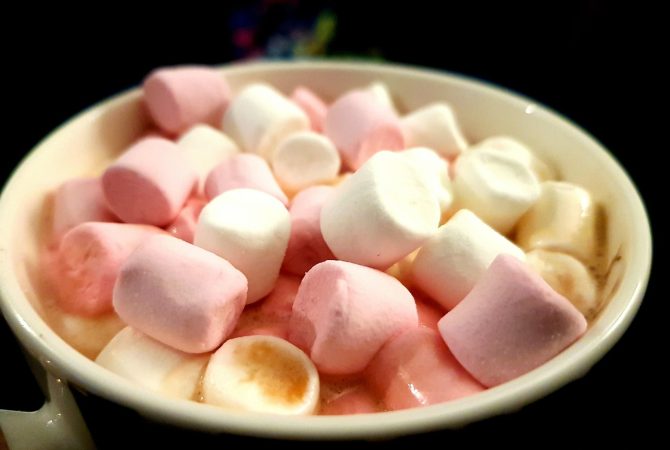 Marshmallow: da raiz medicinal ao doce que conquistou o mundo