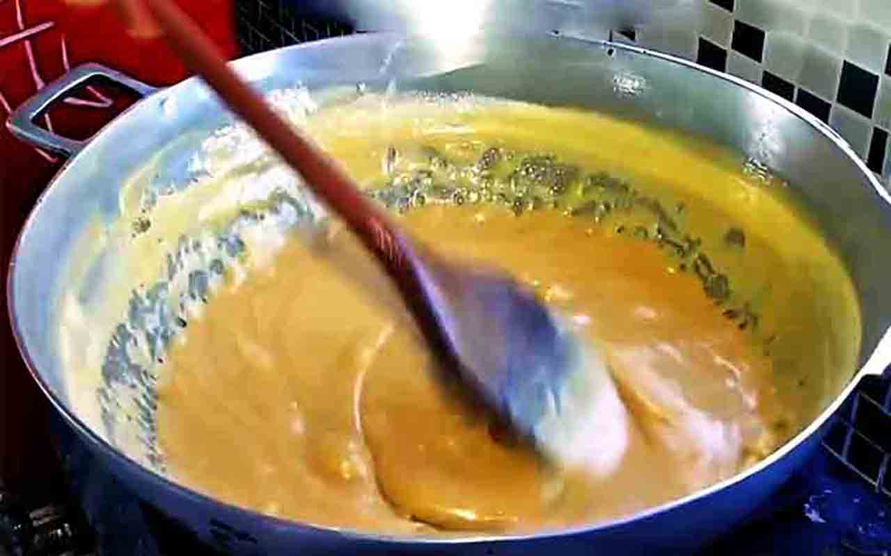 O doce de leite é uma sobremesa que atravessa fronteiras. Feito a partir do cozimento de leite com açúcar, conquista pelo sabor e pela versatilidade em variadas receitas.Veja lugares pelo mundo que produzem essa delícia de forma peculiar, destacando-se pelo sabor e pela qualidade. -  (crédito: Reprodução de video MT Rural)
