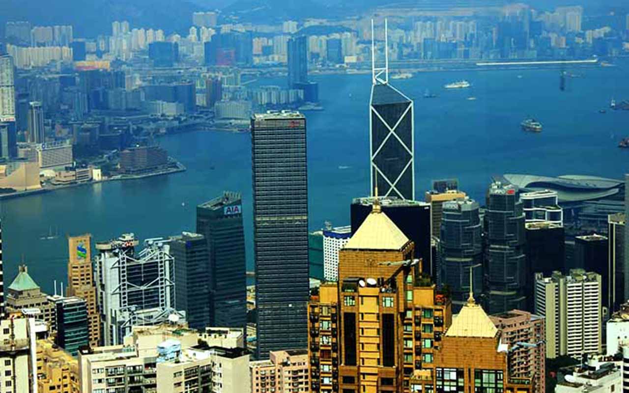 Hong Kong é um dos principais centros financeiros do planeta. Além da força econômica, o destino chama atenção pela mistura entre modernidade, cultura rica e culinária diversificada que atrai turistas do mundo todo. -  (crédito:  Imagem de Yinan Chen por Pixabay)