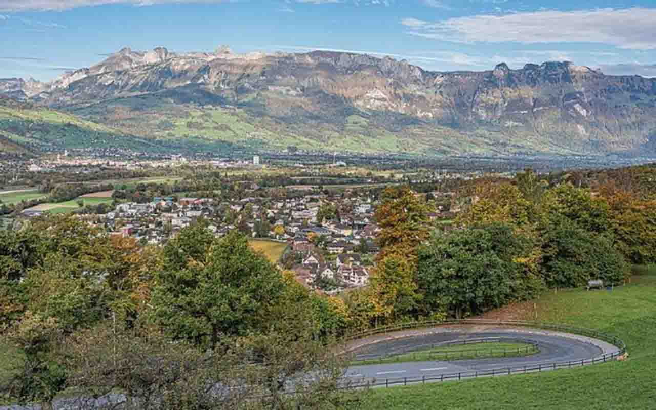 Liechtenstein é um dos países mais ricos do mundo em PIB per capita e também uma das menores nações do planeta. O pequeno principado europeu reúne diversas curiosidades históricas e econômicas. -  (crédito:  Wikimedia Commons/A.Savin)