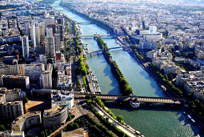 Pontes charmosas sobre o rio Sena realçam o lado romântico de Paris