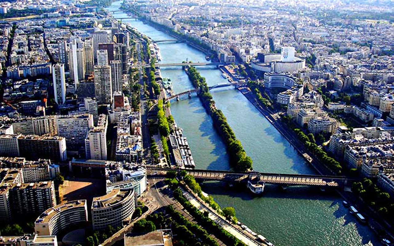 O rio Sena percorre 777 quilômetros da Borgonha até o Canal da Mancha e possui impressionantes 163 pontes ao longo do trajeto. Somente em Paris existem 37 delas, algumas consideradas entre as mais conhecidas e importantes da cidade. -  (crédito:  Flickr Francisco Aragão)