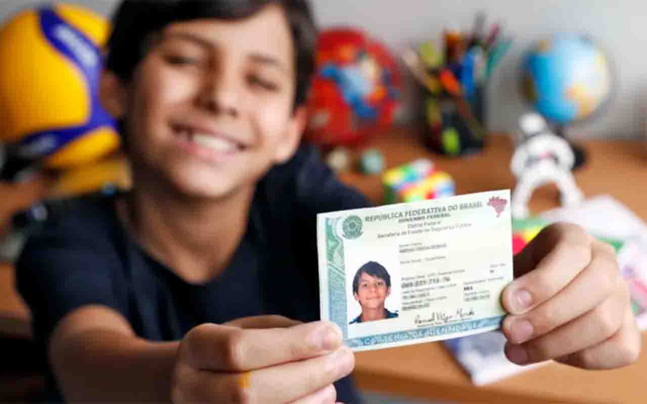 Apesar da decisão já ter sido formalizada, os países ainda não divulgaram a data exata para o início da validade do documento nas fronteiras. A expectativa é que a utilização da nova identidade seja liberada a partir de agosto. A inclusão da CIN amplia a lista de documentos aceitos para viagens entre os países participantes do acordo. Atualmente, os brasileiros já podem ingressar nessas nações utilizando o Registro de Identidade Civil (RIC), os documentos de identidade emitidos pelos estados ou 