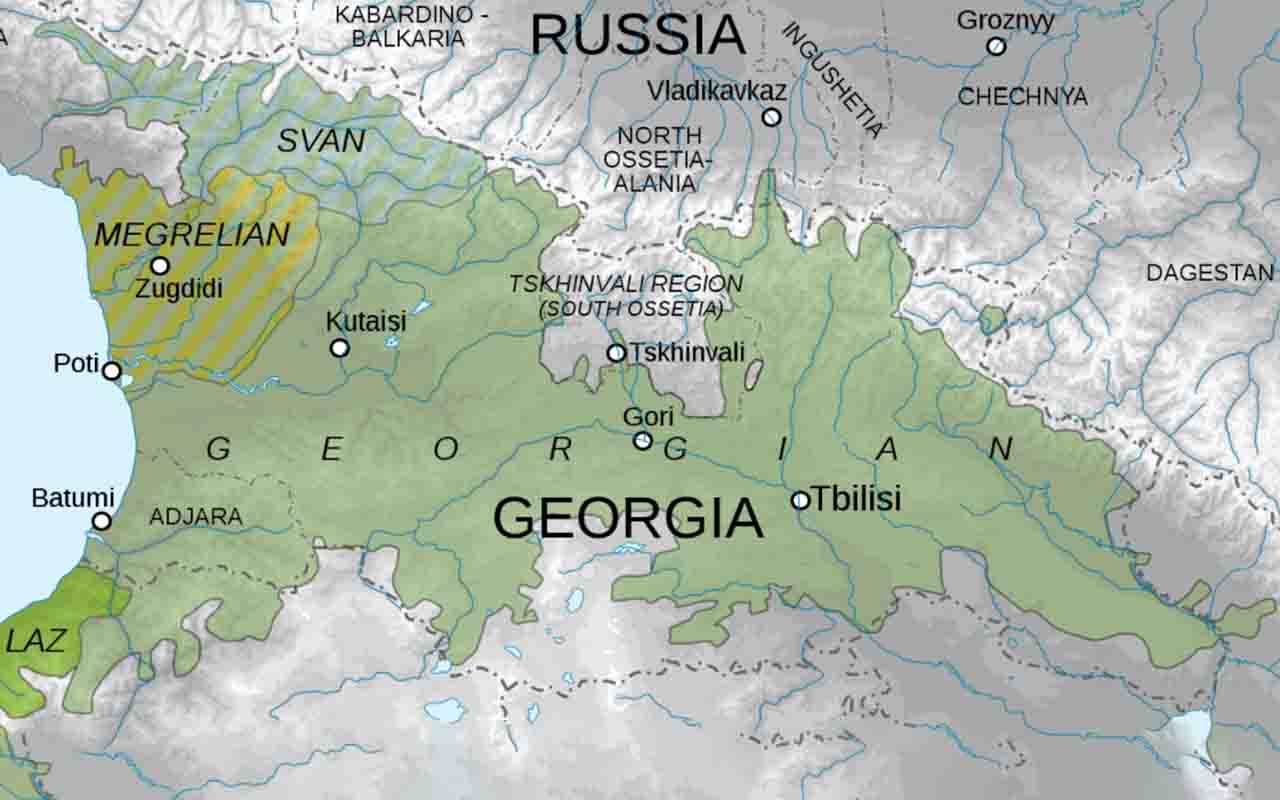 Ex-república da União Soviética, a Geórgia está localizada nas montanhas do Cáucaso, no extremo leste da Europa, na fronteira com a Ásia. Faz divisa com a Rússia, Armênia, Azerbaijão e Turquia, e é banhada pelo mar Negro. 
