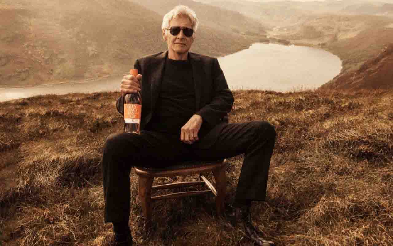 Segundo a divulgação da empresa, Harrison Ford participou do desenvolvimento da bebida ao lado do mestre destilador Bill Lumsden. O ator teria experimentado diferentes versões do whisky até chegar ao perfil de sabor considerado ideal para a edição especial da Glenmorangie.
