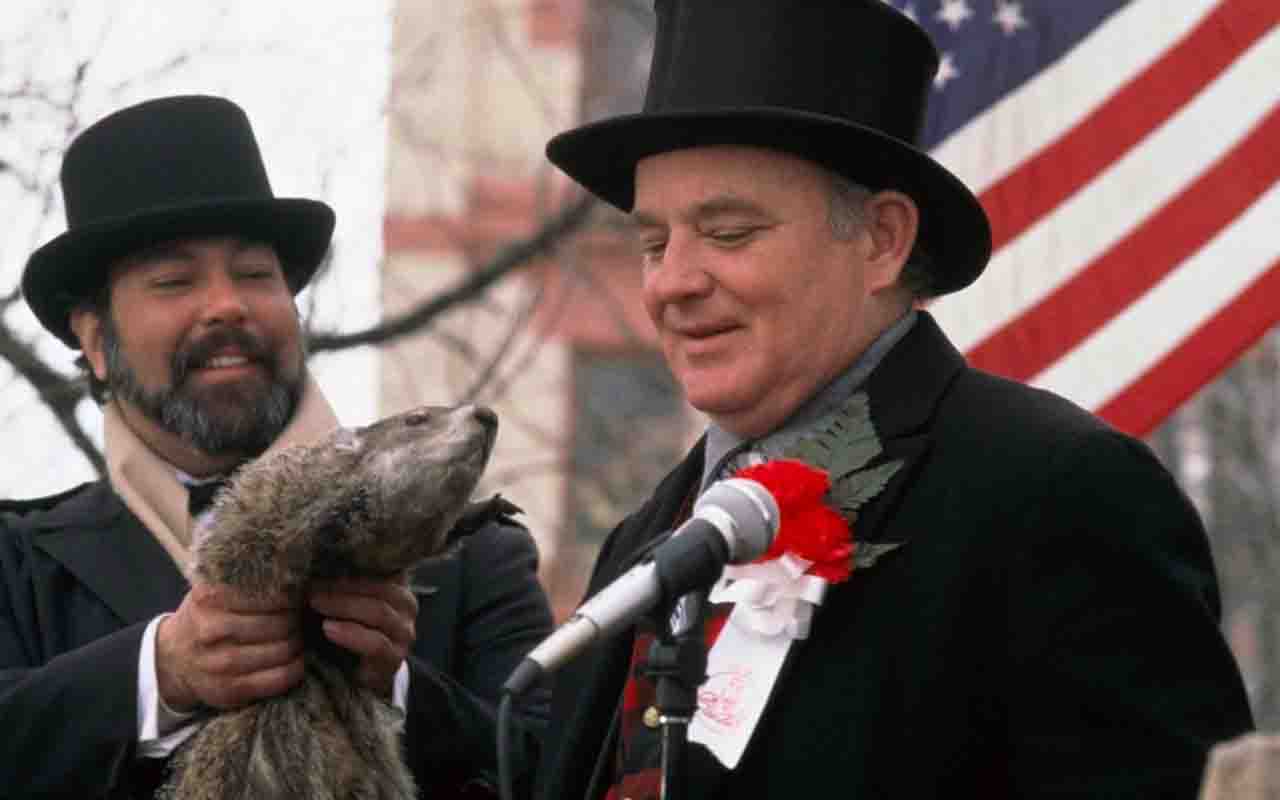 No clássico filme “Feitiço do Tempo” (1993), protagonizado por Bill Murray, o “Dia da Marmota” é transformado em um loop temporal que faz o mesmo dia se repetir várias vezes. 
