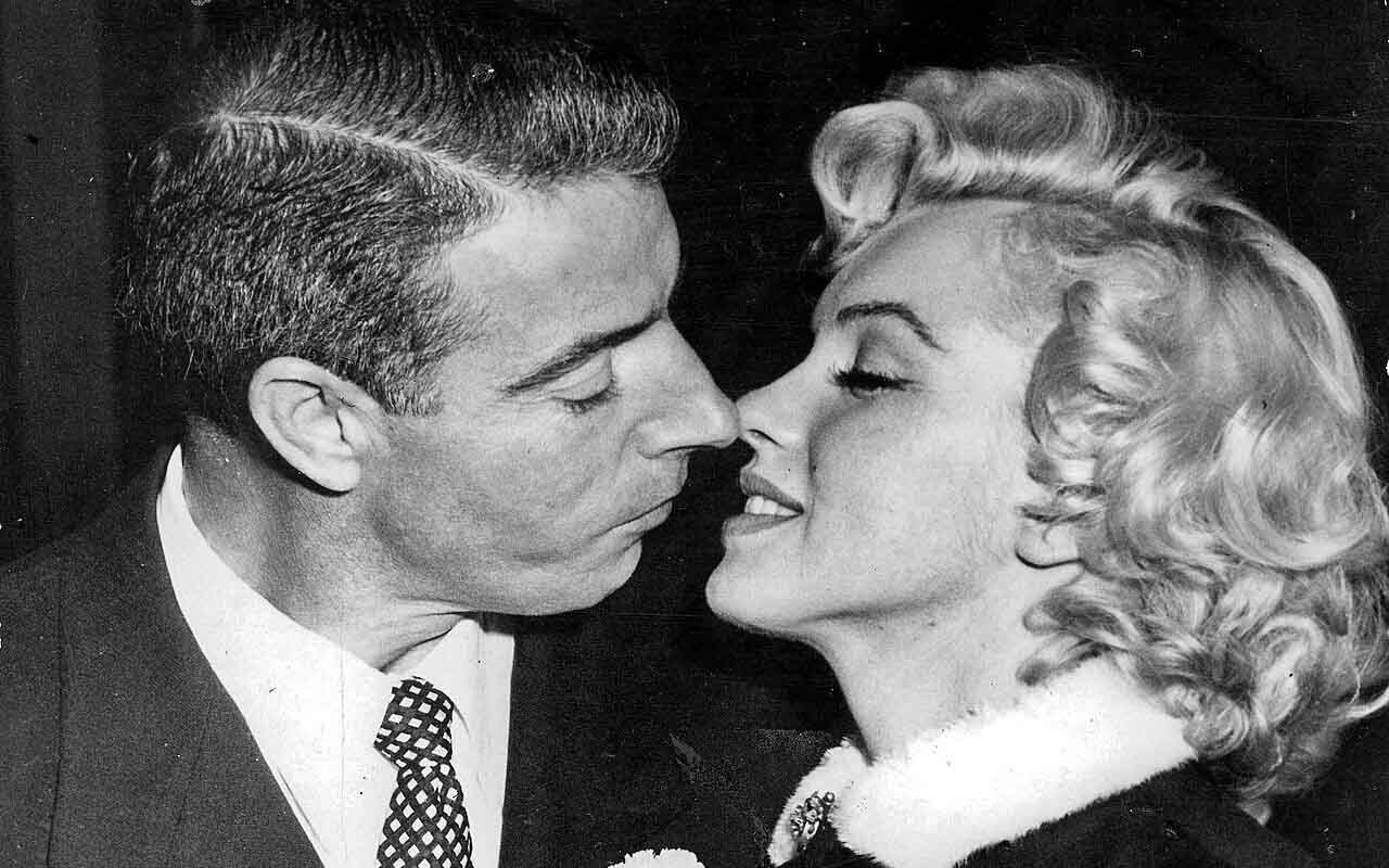 Sua vida pessoal despertava tanto interesse quanto seus filmes. O casamento com o astro do beisebol Joe DiMaggio, em 1954, transformou-se em um dos relacionamentos mais comentados do mundo, embora tenha durado menos de um ano. Posteriormente, Marilyn se casou com o dramaturgo Arthur Miller, autor de obras fundamentais do teatro americano. A união terminou em divórcio após quase cinco anos.
