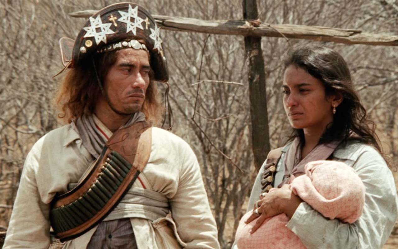 No período, também aparecer em projetos televisivos, incluindo a novela “Araponga”, exibida pela TV Globo. Aos poucos, foi conquistando espaço em uma indústria ainda concentrada em atores oriundos dos grandes centros urbanos do Sudeste. A sua carreira ganhou mais visibilidade na década de 1990, especialmente com sua atuação no filme “Corisco e Dadá”, de 1996. Interpretando personagem inspirada na companheira do cangaceiro Corisco (Chico Diaz), Dira recebeu elogios da crítica e passou a ser vista