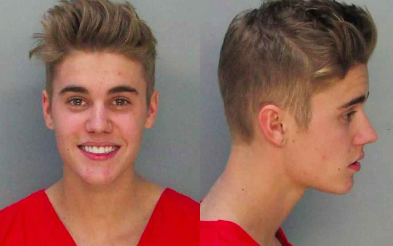 Justin Bieber – O cantor canadense foi preso algumas vezes em 2014 em Miami por vários motivos diferentes: dirigir sob efeito de substâncias (com a carteira vencida), resistência à prisão, participar de um racha e até por agredir um motorista.
