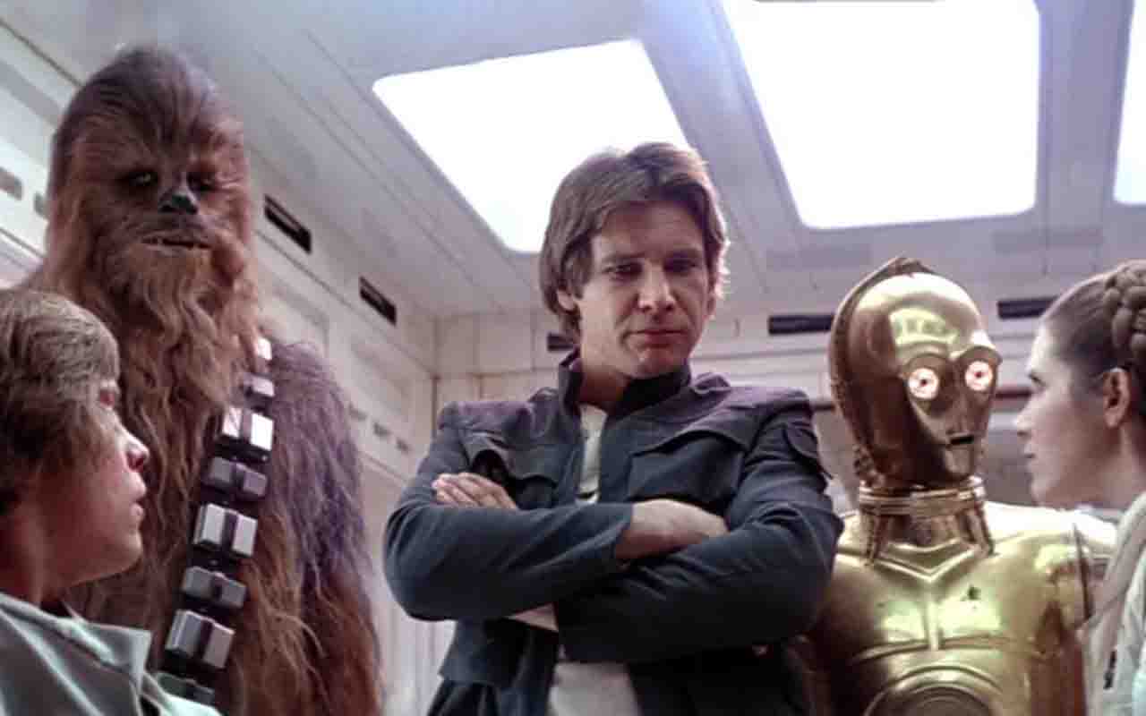 Harrison Ford é considerado um dos atores mais famosos e bem-sucedidos da história do cinema. Ele ganhou projeção mundial ao interpretar Han Solo na franquia Star Wars e também ficou marcado pelo papel do arqueólogo Indiana Jones na série Indiana Jones.