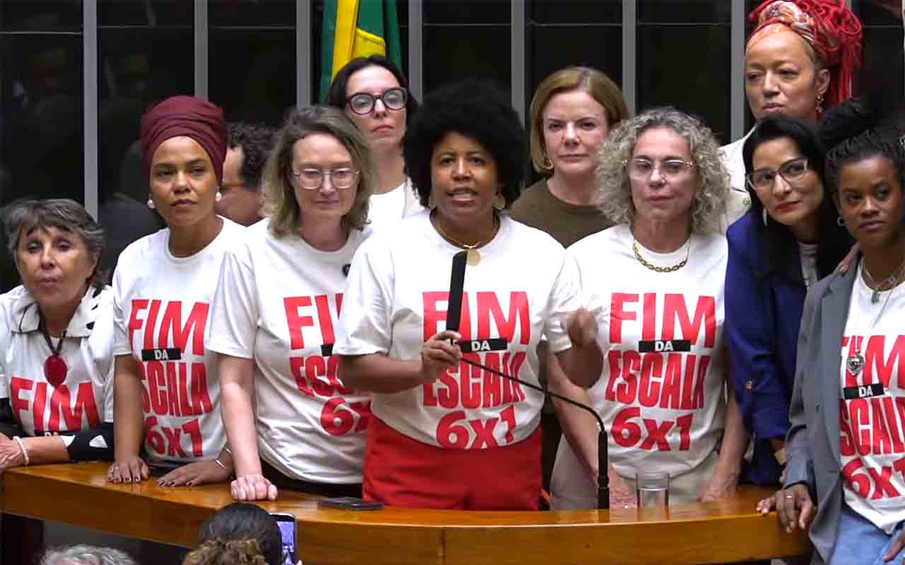 Um dos pontos mais debatidos durante a tramitação foi justamente o período de transição. Representantes do setor empresarial defenderam a necessidade de prazo para adequação às novas exigências. O governo acabou concordando com uma implementação gradual para viabilizar o acordo político.

