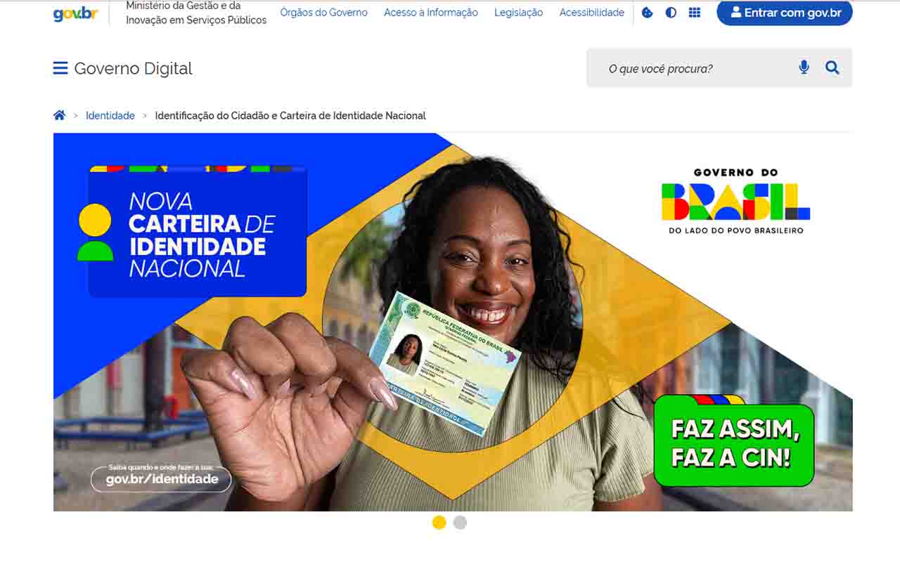 Enquanto a nova identidade avança como documento de viagem, o governo federal também promove mudanças em sua adoção para acesso a programas sociais. Em abril de 2026, o Ministério da Gestão e da Inovação em Serviços Públicos revisou o cronograma de implementação da CIN, prorrogando os prazos para sua exigência em benefícios como o Bolsa Família e o Benefício de Prestação Continuada (BPC).
