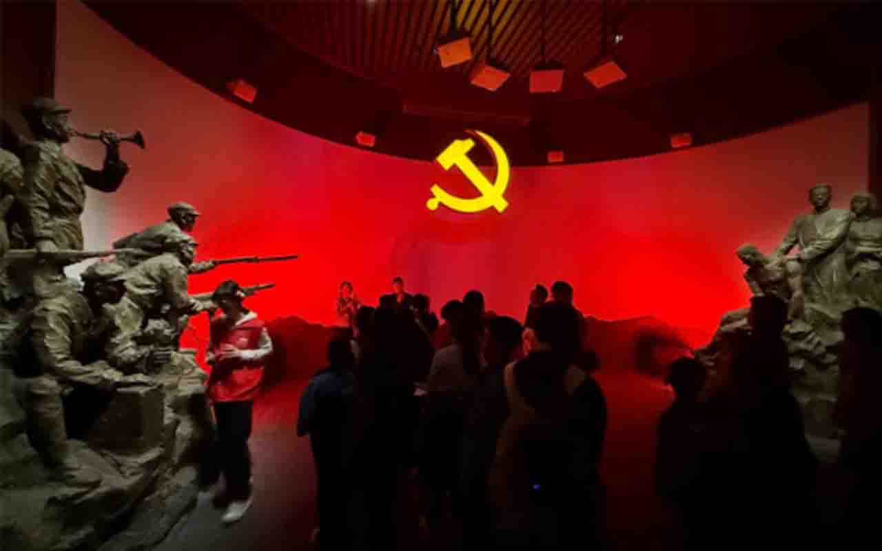 As exposições cobrem desde espionagem militar até ameaças digitais contemporâneas, mostrando a evolução das técnicas ao longo do tempo. Há destaque para a transição de ferramentas simples para dispositivos sofisticados, como microcâmeras e sistemas de criptografia. O museu também aborda o papel da contraespionagem na proteção de dados estratégicos e na manutenção da soberania nacional.