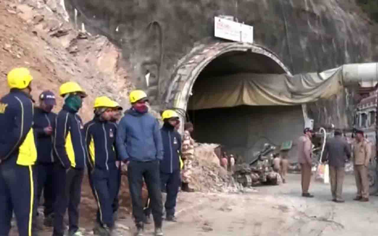 Trabalhadores presos em túnel na Índia - reprodução youtube global news