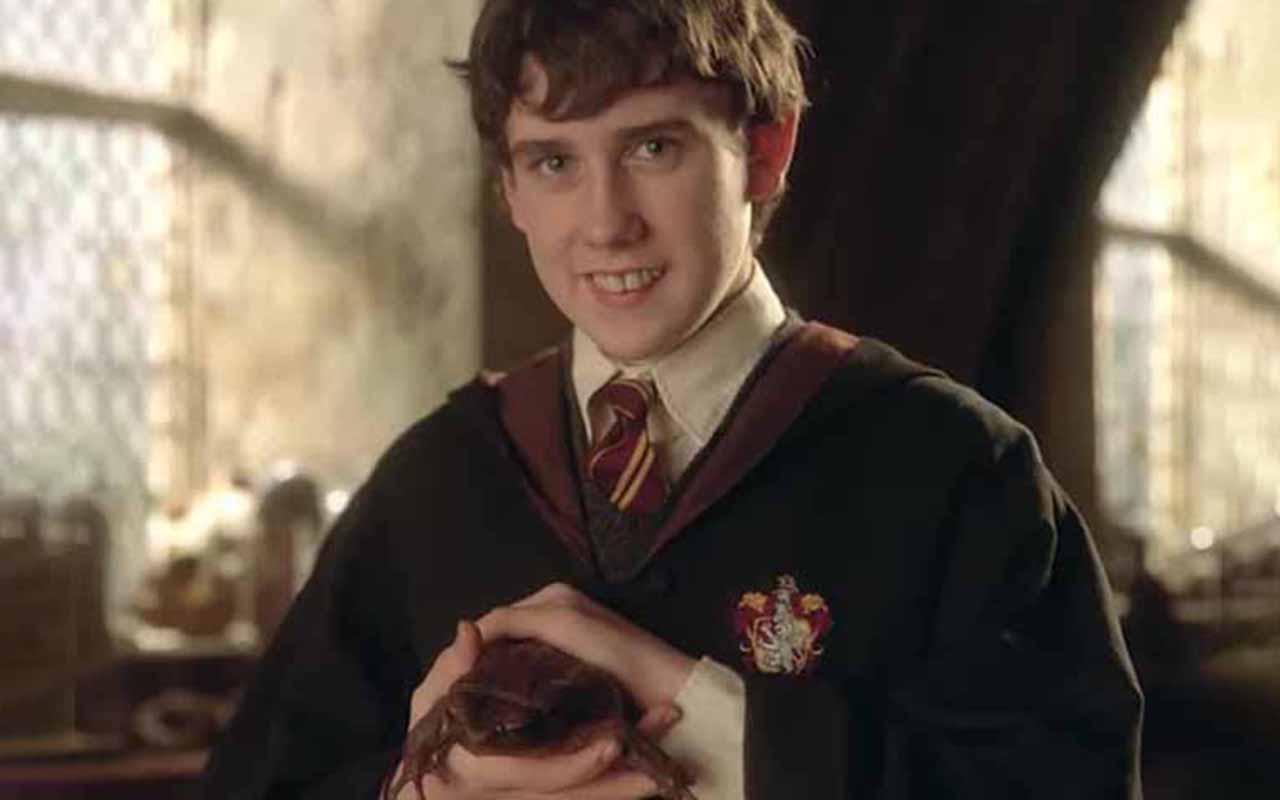 Trevor – Sapo de estimação de Neville Longbottom, frequentemente perdido. Apesar de parecer insignificante, simboliza a desorganização e o crescimento de Neville.
