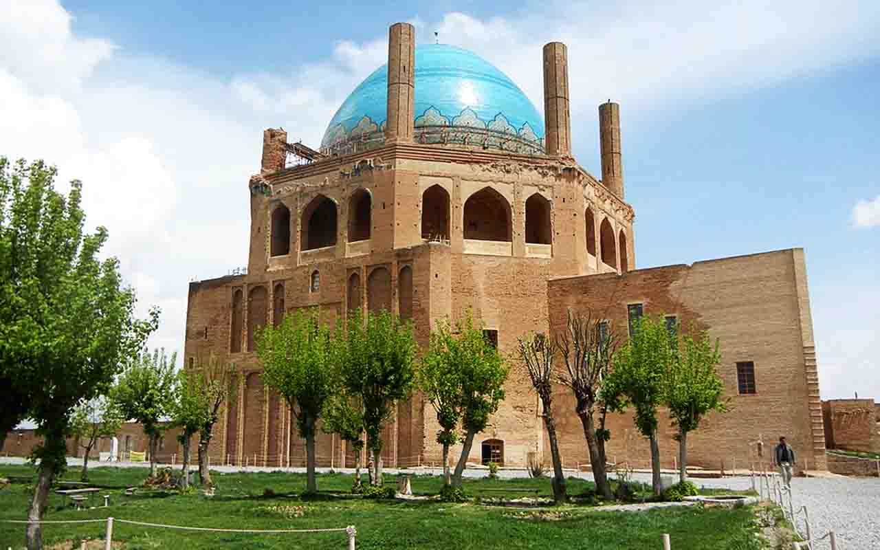 mausoléu de Soltaniyeh Soltaniyeh_Dome - Hammu-rapium/ wikimedia commons
