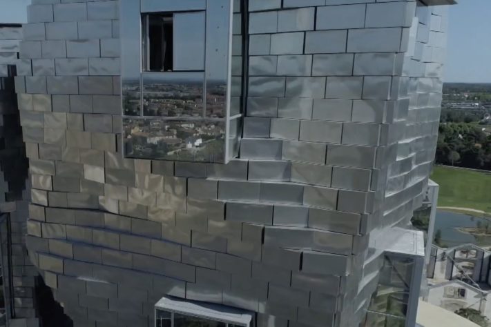 LUMA Arles, edifício na França ganha fachada feita com sal, material conhecido por danificar construções – Reprodução/YouTube DW Euromaxx