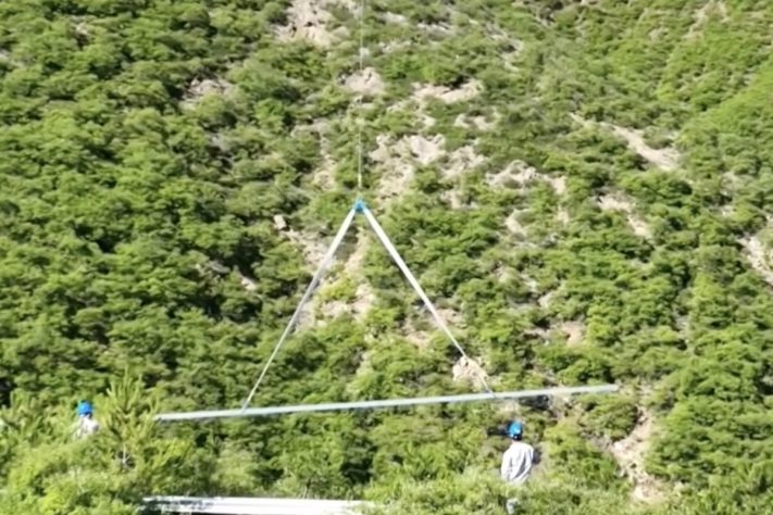 Em feito inédito, Drones transportam até 650 quilos e transformam logística de obra em região montanhosa da China – Reprodução/CCTV Video News Agency