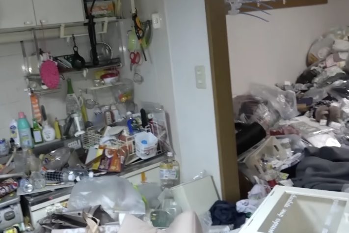 Gomi yashiki, casas lotadas de lixo viram dor de cabeça para autoridades no Japão – Reprodução/YouTube