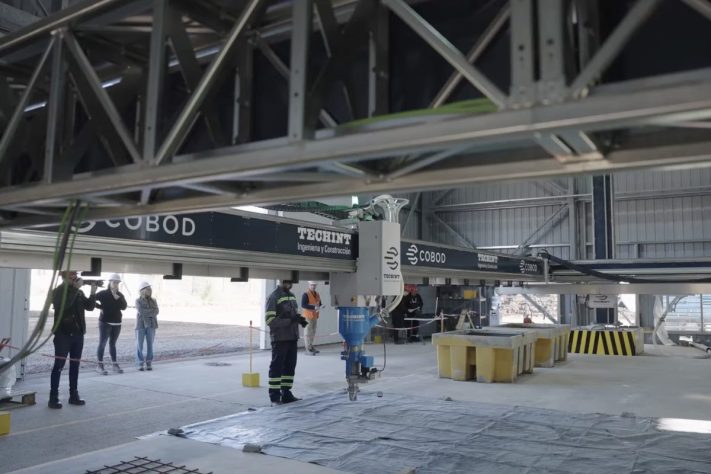Impressora 3D capaz de imprimir casas de 120 m² em 48 horas chega à América Latina – Divulgação/Grondplek
