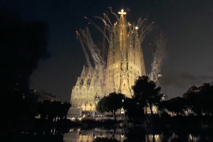 Sagrada Família inaugura Torre de Jesus 144 anos após início das obras – Reprodução