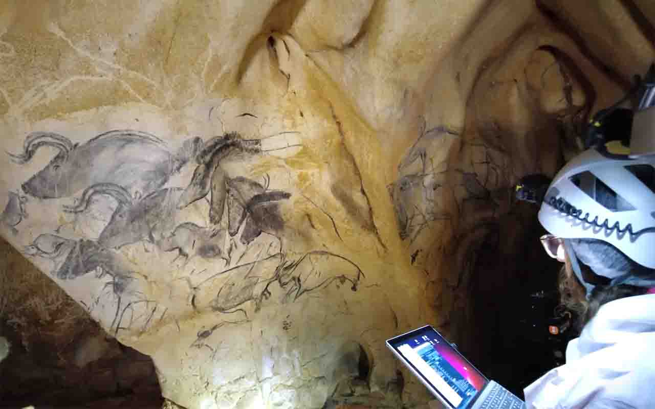 Pesquisadores de diversas áreas, como arqueologia, antropologia e química, continuam a investigar as cavernas. As análises revelam detalhes sobre técnicas de desenho em tinta, composição dos pigmentos e até sobre o ambiente paleolítico. Cada descoberta amplia a compreensão sobre a vida dos grupos humanos que habitaram a região há milhares de anos.